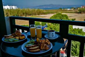 Studios Vrettos Beachfront Hotel