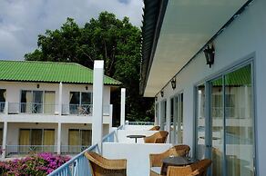 Thaniza Beachfront Resort