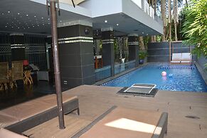 16 Degrees North, Candolim