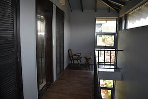 16 Degrees North, Candolim