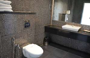 16 Degrees North, Candolim