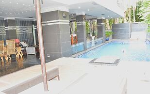 16 Degrees North, Candolim