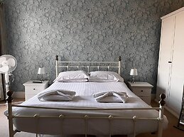 The Captain Cook Inn