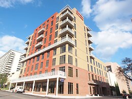 Hampton Inn & Suites Austin @ The University / Capitol