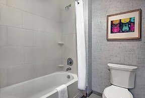 Hampton Inn & Suites Austin @ The University / Capitol