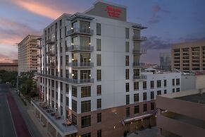 Hampton Inn & Suites Austin @ The University / Capitol