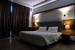 Weston Suites & Hotel