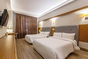 Weston Suites & Hotel