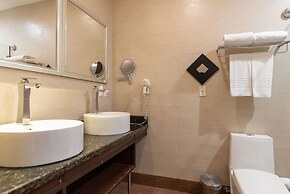 Weston Suites & Hotel