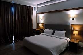 Weston Suites & Hotel