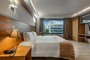 Weston Suites & Hotel