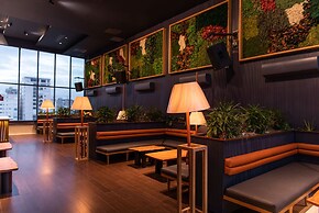 Weston Suites & Hotel