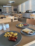 Weston Suites & Hotel