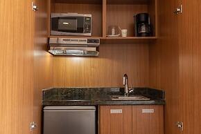 Weston Suites & Hotel