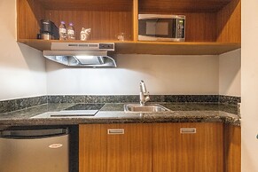 Weston Suites & Hotel