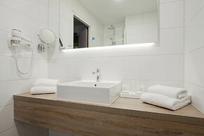 50/50 Hotel Belmont