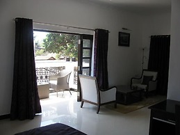 Silver Sands Hide Away