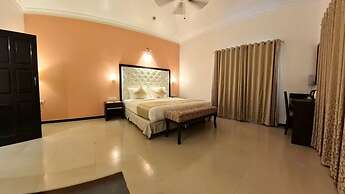 Silver Sands Hide Away