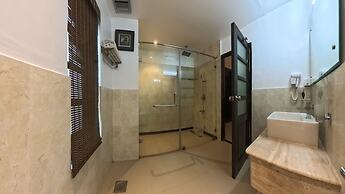Silver Sands Hide Away