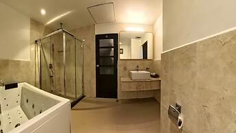 Silver Sands Hide Away