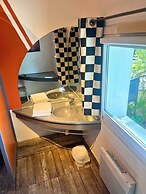 Egg Hotel Sarcelles