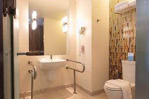 Holiday Inn Express Phuket Patong Beach Central by IHG