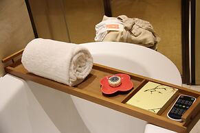 HUALUXE Shanghai Twelve at Hengshan