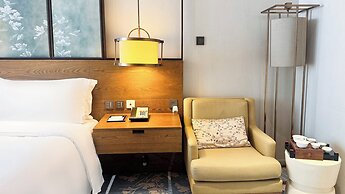 HUALUXE Shanghai Twelve at Hengshan