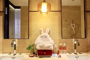 HUALUXE Shanghai Twelve at Hengshan