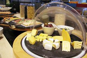 HUALUXE Shanghai Twelve at Hengshan