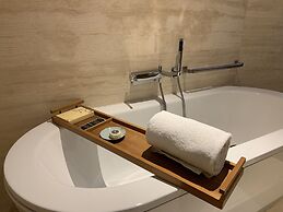 HUALUXE Shanghai Twelve at Hengshan