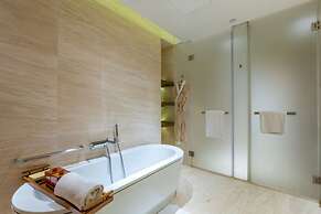 HUALUXE Shanghai Twelve at Hengshan