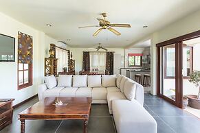 Idyllic Samui Beach Villa Resort