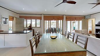 Idyllic Samui Beach Villa Resort