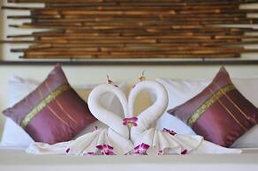 Idyllic Samui Beach Villa Resort