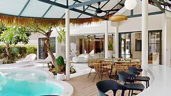 Idyllic Samui Beach Villa Resort