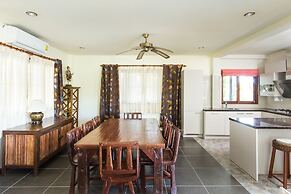 Idyllic Samui Beach Villa Resort