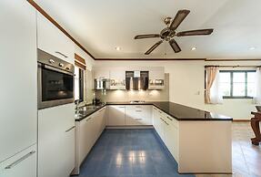 Idyllic Samui Beach Villa Resort