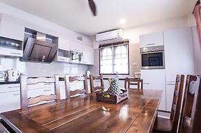 Idyllic Samui Beach Villa Resort