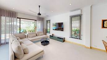 Idyllic Samui Beach Villa Resort