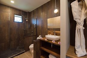 Idyllic Samui Beach Villa Resort