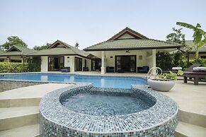 Idyllic Samui Beach Villa Resort