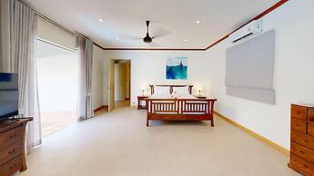 Idyllic Samui Beach Villa Resort