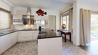 Idyllic Samui Beach Villa Resort