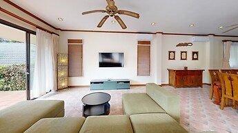 Idyllic Samui Beach Villa Resort