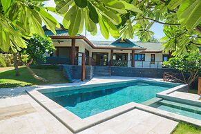 Idyllic Samui Beach Villa Resort