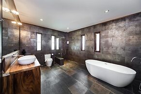 Idyllic Samui Beach Villa Resort