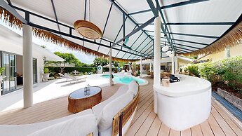 Idyllic Samui Beach Villa Resort