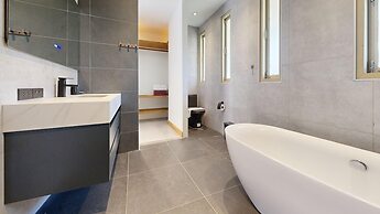 Idyllic Samui Beach Villa Resort