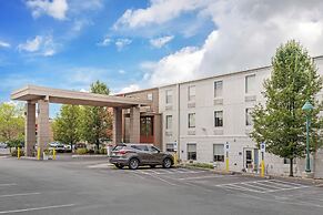 Holiday Inn Express Pittsburgh East - Mall Area by IHG
